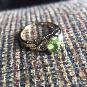 Solid 10K Yellow Gold Natural  Peridot & Diamond Ring. Weighs:1.9g, Size 7.25
